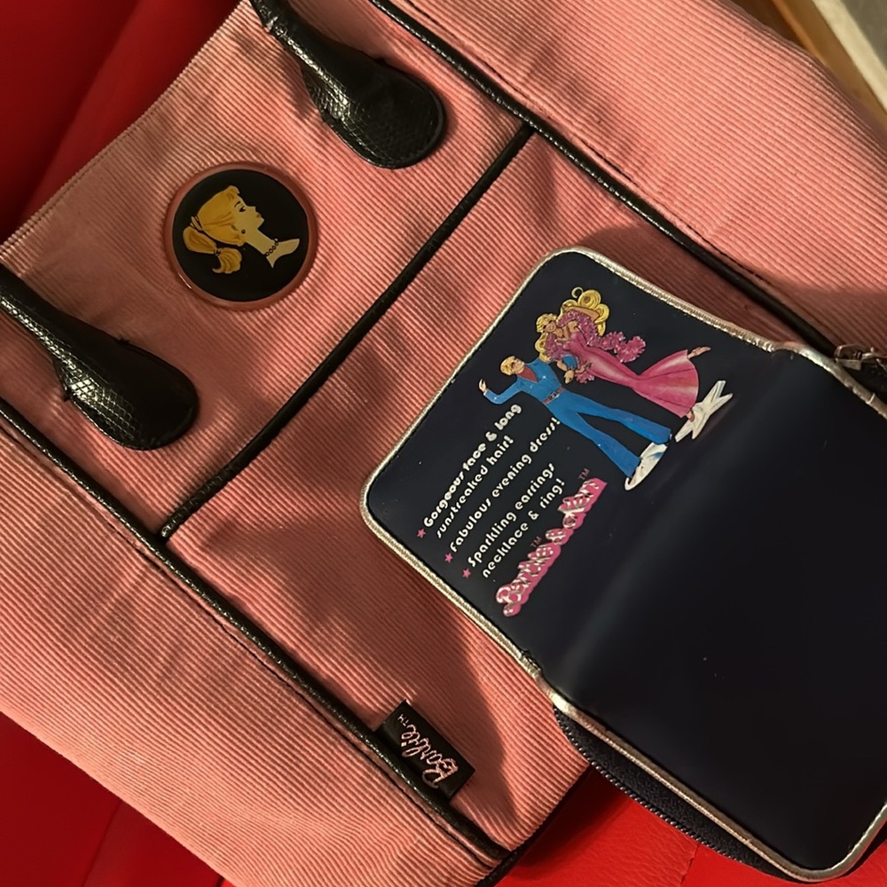 VINTAGE CHRISTMAS BARBIE! '60's '70's Barbie purse in Pink w Barbie Wallet
